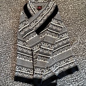 🥇 2B Bebe Black and White Sweater Cardigan